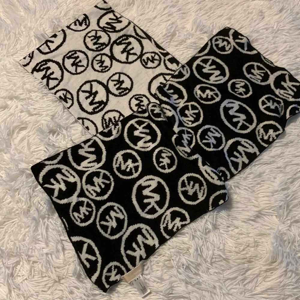 Michael Kors reversible scarf - Picture 1 of 4